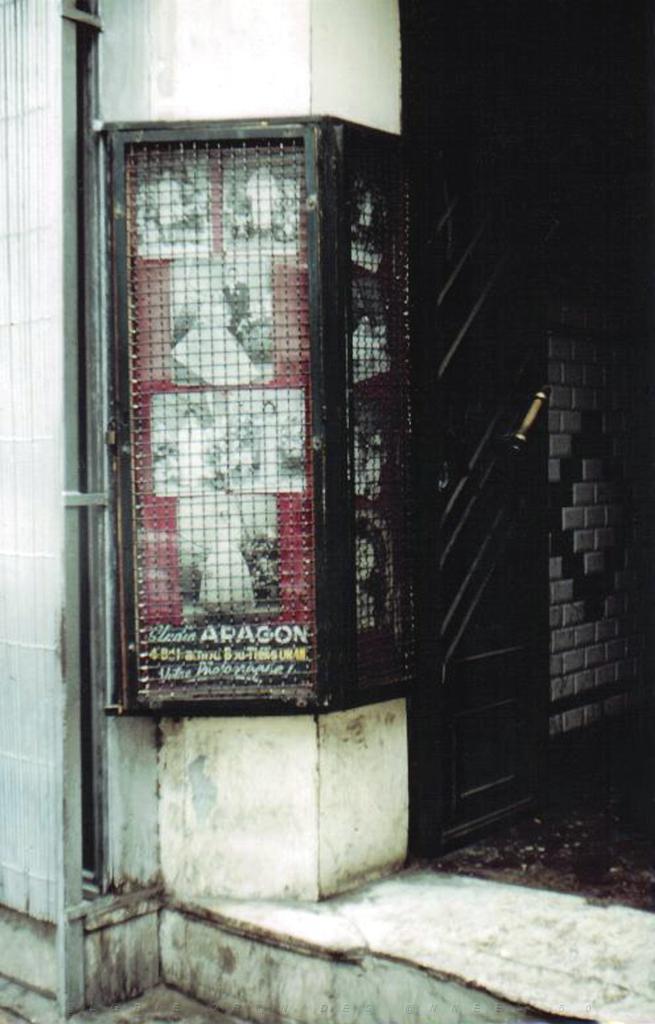 ORAN LES STUDIOS PHOTOS ARAGON FACE A LA CATHEDRALE 1982.JPG